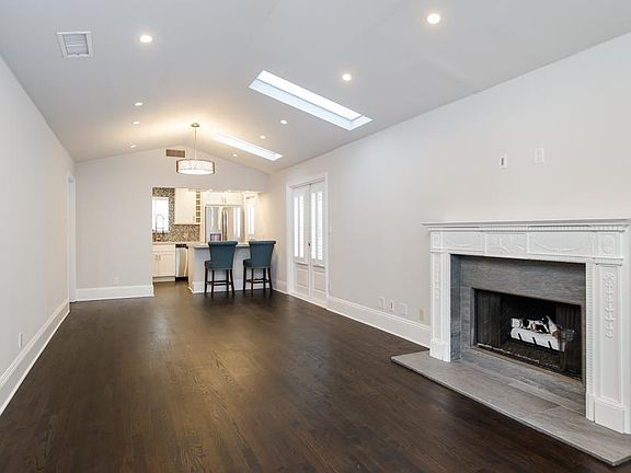 3rd image of 9041 Harland Ave
