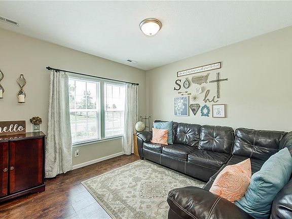 5th image of 8040 Grove Berry Dr