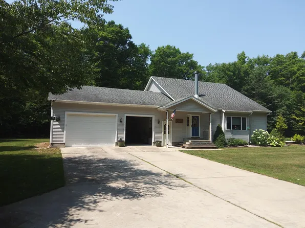 15538 W Sandtown Rd, Curtis, MI 49820