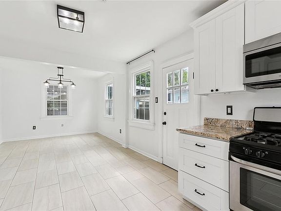 5th image of 3811 Catherine Ave