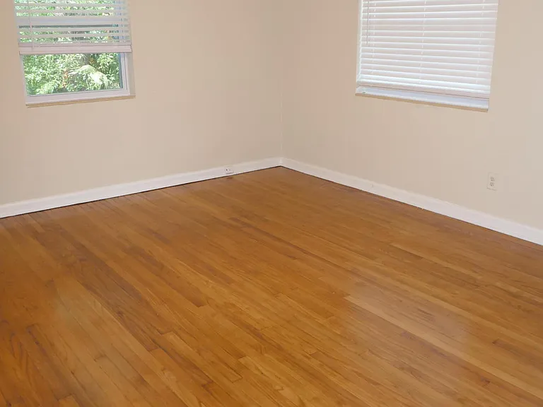 2404 Red Oak Dr — Photo 4