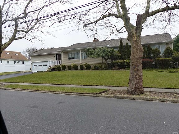 2nd image of 105 Queens Ct
