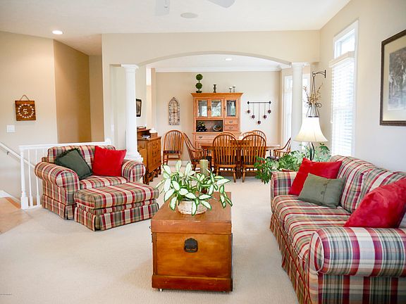 4th image of 30 Princeton Ct