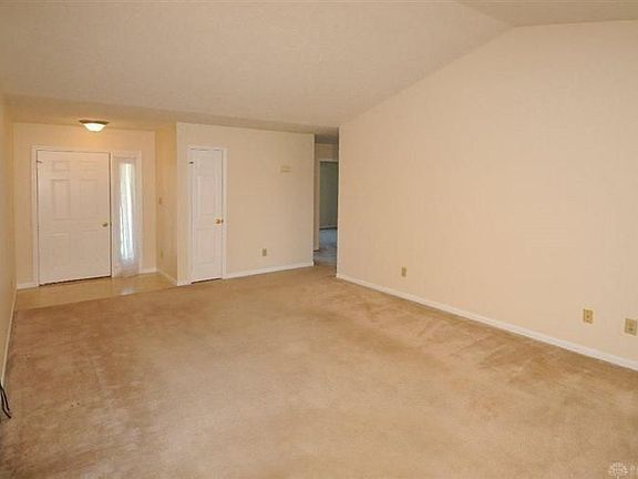 5th image of 13 Dryhill Ct