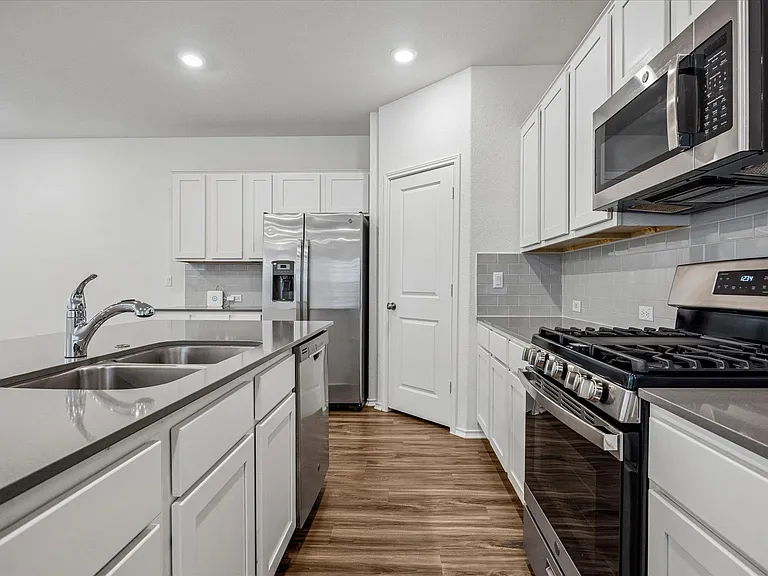 10303 Buster Dr — Photo 12
