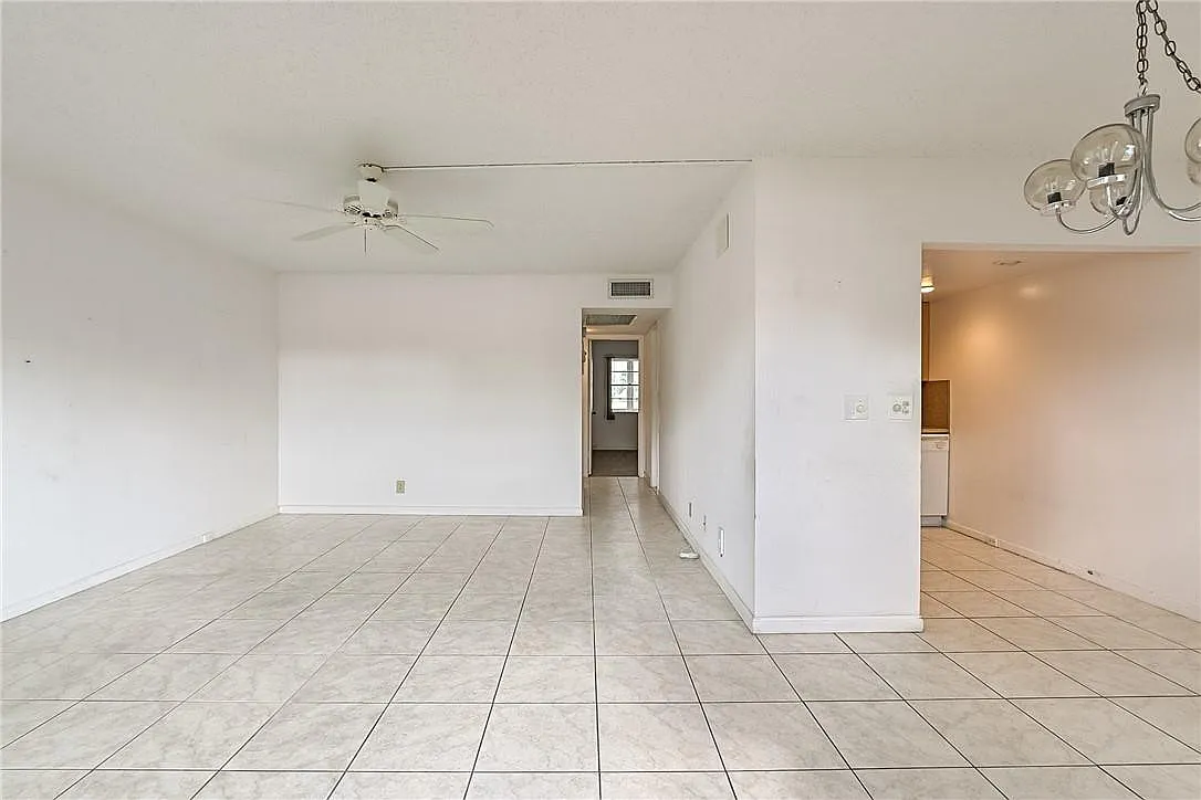 Building Photo - 167 Grantham Cir E #167