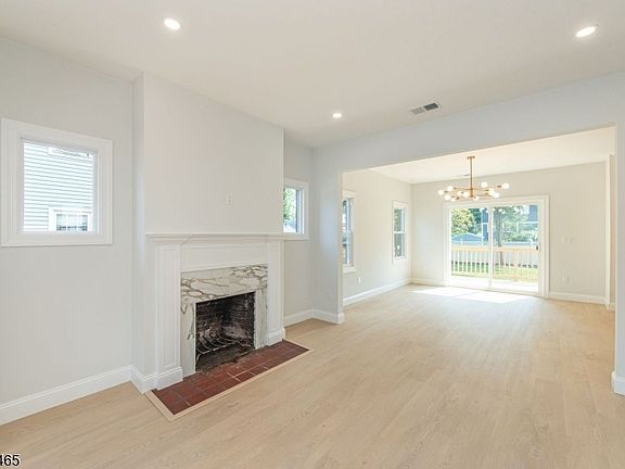 5th image of 40 Brighton Ave