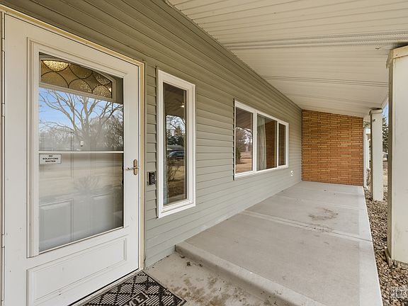 2nd image of 925 Lindenwood Dr