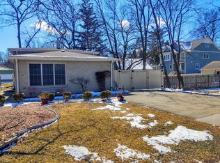 475 Geneva Rd, Glen Ellyn, IL 60137