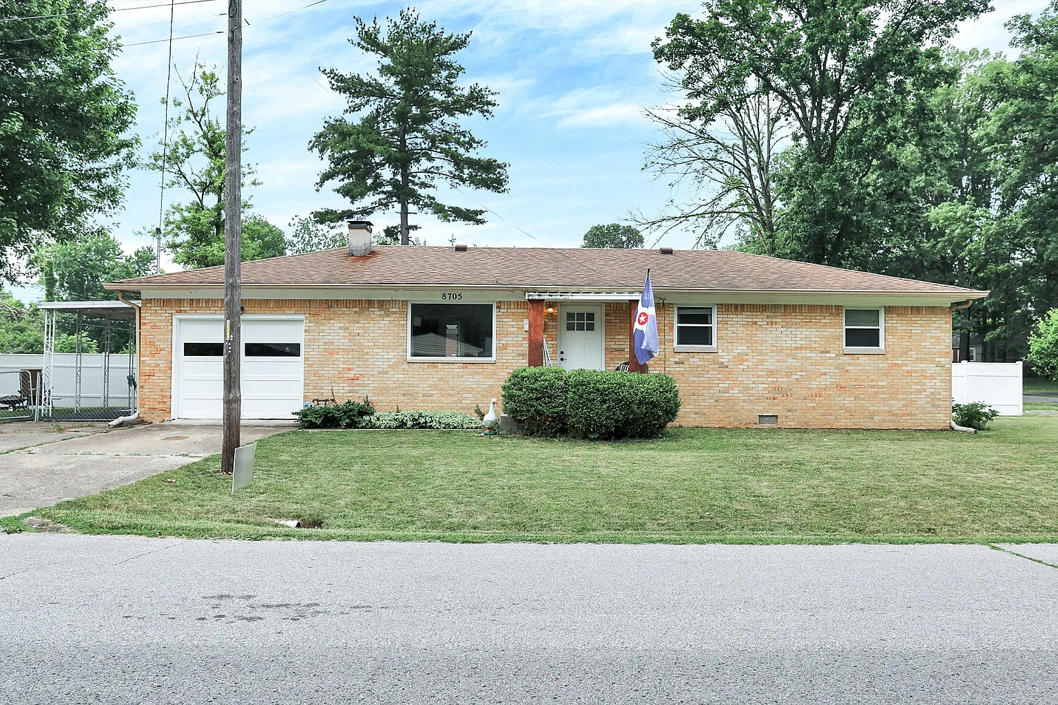 8705 E Michigan St photo 1