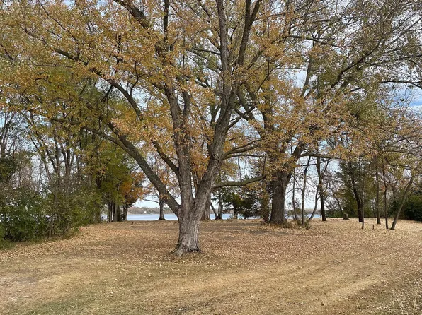 5606 N Sunrise Trl, Madison Lake, MN 56063