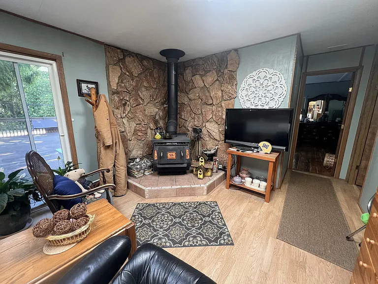 1069 E Axton Rd — Photo 5