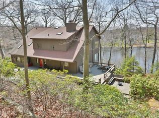 4 Hunter Dr, Armonk, NY 10504