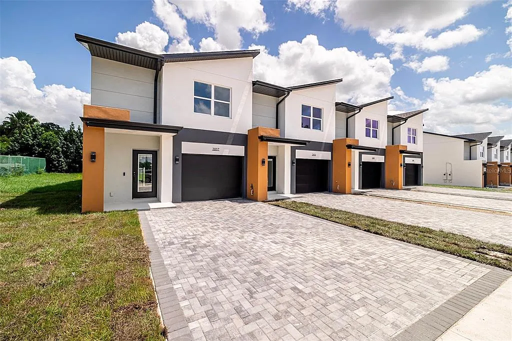 3 bed, 2.5 bath, 1536 sqft, $2,100 — Photo 1