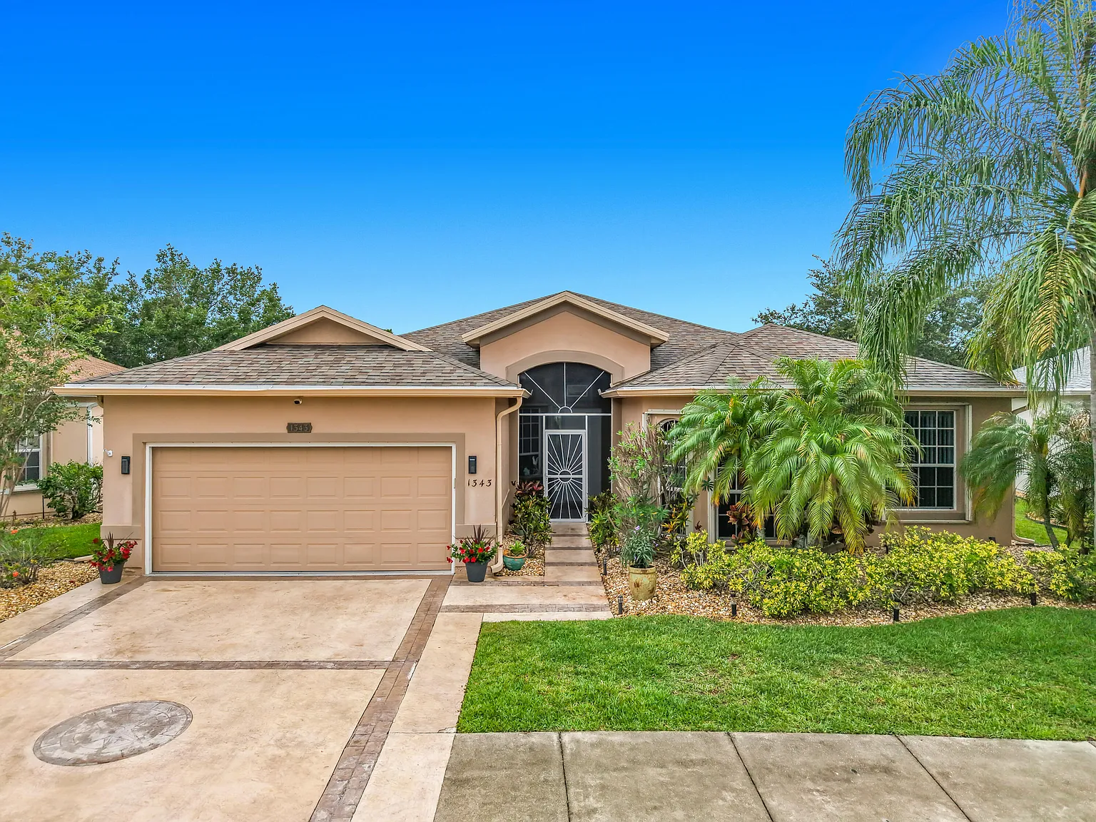 3 bed, 2.0 bath, 2222 sqft, $3,650 — Photo 1