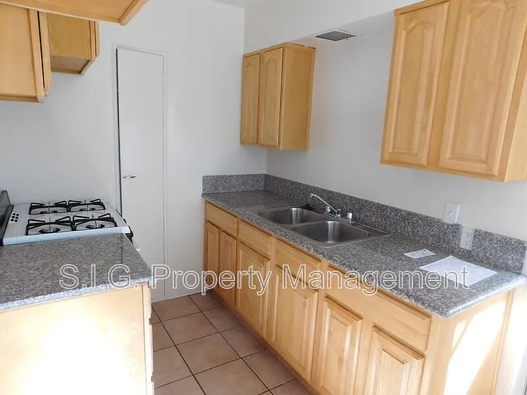 228 E Maple St #D — Photo 4