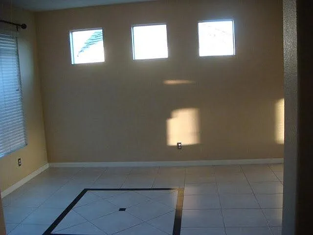 1 bed, 2948 sqft, $900 — Photo 4