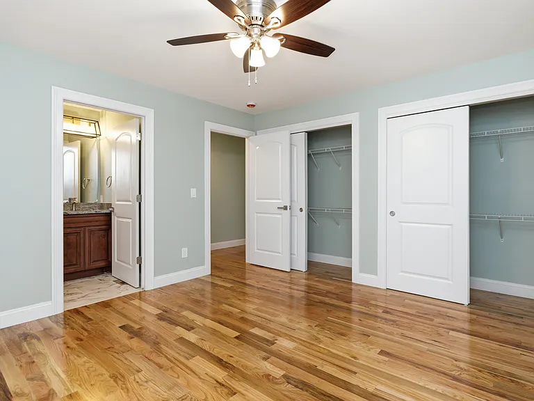 470 Oakville Ave — Photo 3
