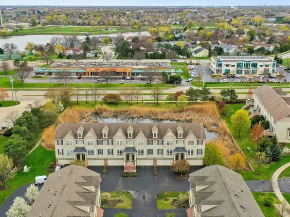 349 N Commerce St, Aurora, IL 60504