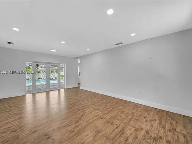 15010 NE 7th Ave — Photo 14