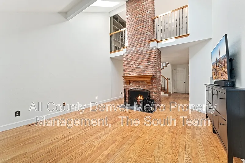 3 bed, 4.0 bath, 2125 sqft, $2,995 — Photo 3