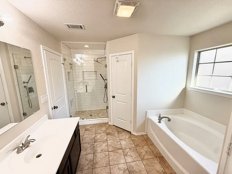 9915 Lamar Ave — Photo 20