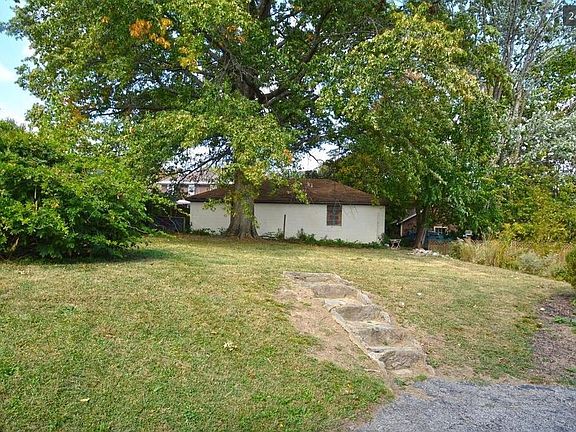 4th image of 3612 Darwin Ave #2