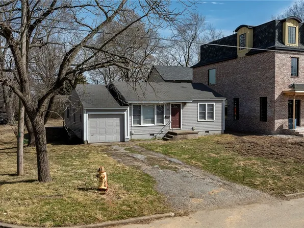 868 NW B St, Bentonville, AR 72712