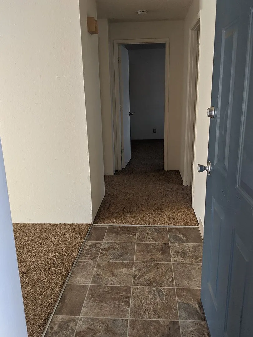(905) Draper Arms Apartments - 2 Bedroom / 1 Bath Apartment — Photo 2