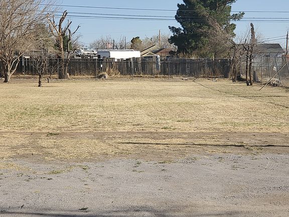 Grounds are for tenants personal use ONLY, Large parties are NOT ALLOWED.