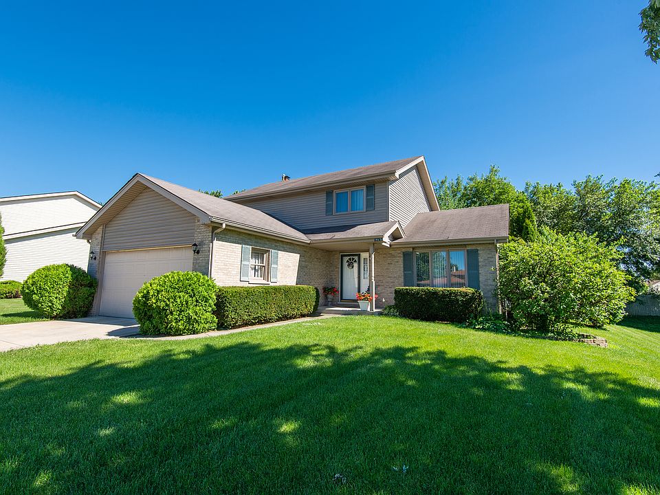 1st image of 16733 W Saddlewood Dr