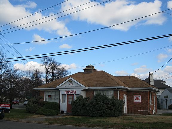 3rd image of 972 Montauk Hwy