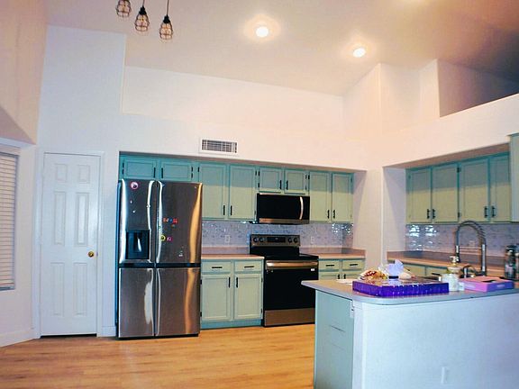 5th image of 1143 W CINDY Street