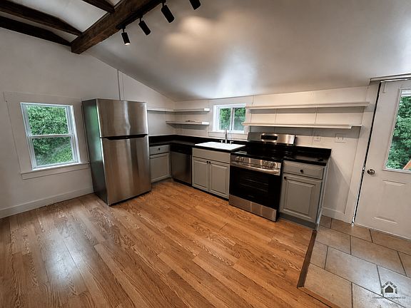 2nd image of 37 Windsor St #2