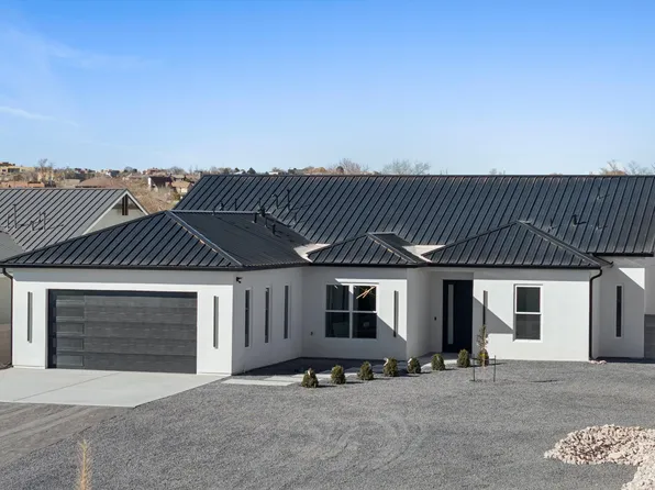 1541 Monterrey Rd NE, Rio Rancho, NM 87144