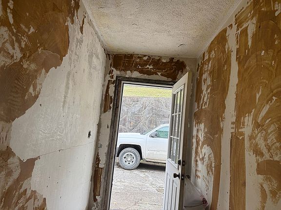 4th image of 1148 Russell Hill St