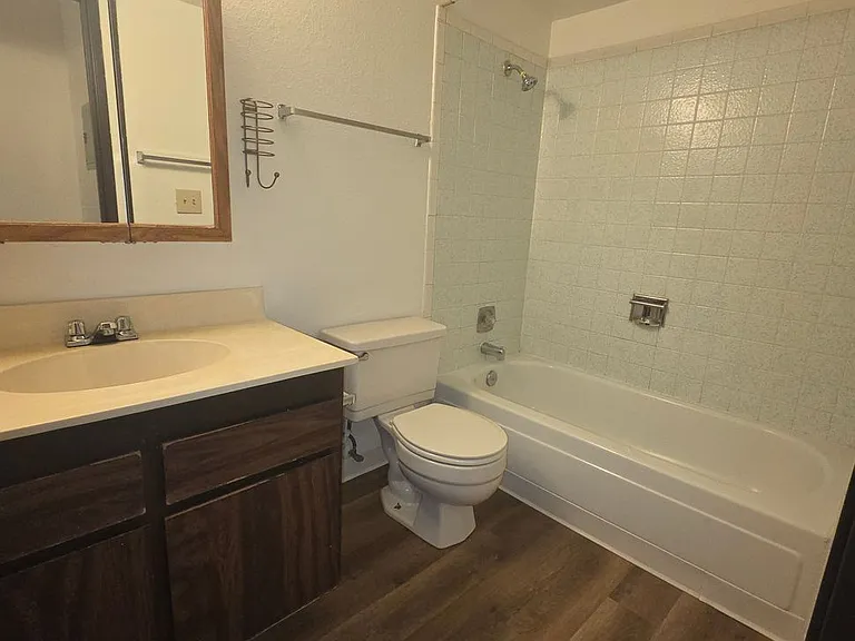 Parkview Villas & Apts — Photo 6