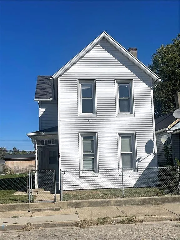 734 Kenton St photo 1