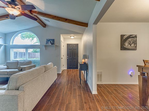 5th image of 4004 S Sycamore Ave