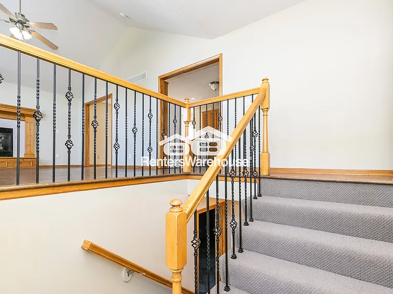 804 Stratford Dr — Photo 3