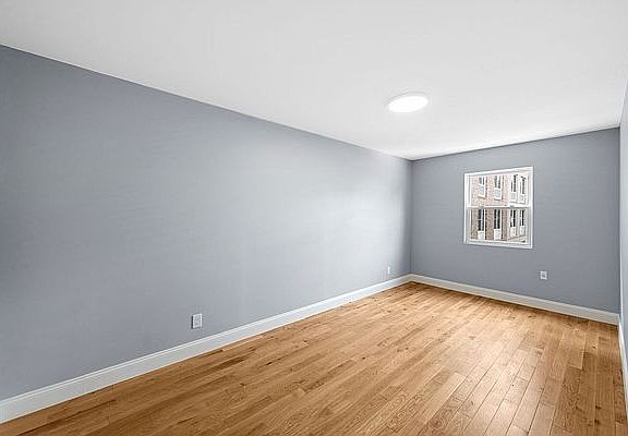 5th image of 376 Saratoga Ave #2A