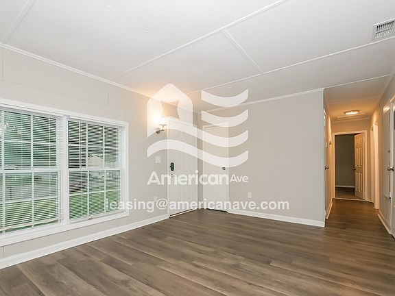 1793963_003_wm_-_living_room_13021377.jpg