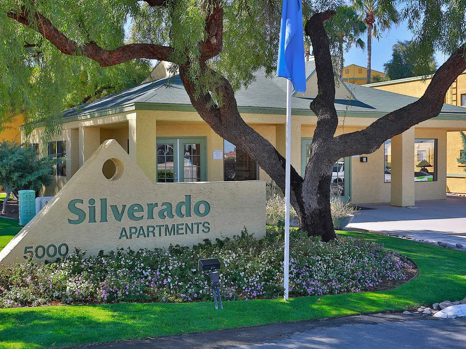 Silverado Apartments — Photo 3