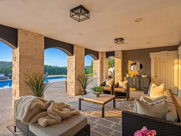 S17W28902 Price COURT, Waukesha, WI 53188