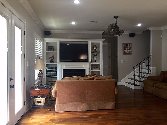 3rd image of 200 Poinsettia Dr