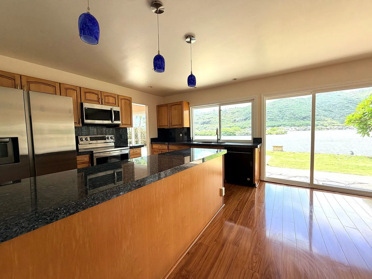 4 Bedroom, 3 Bathroom with Boat Dock (Mariners Cove Hawaii Kai) — Photo 2