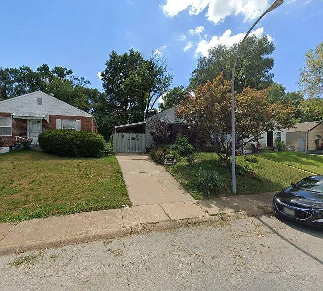 854 Nassau Dr — Photo 1