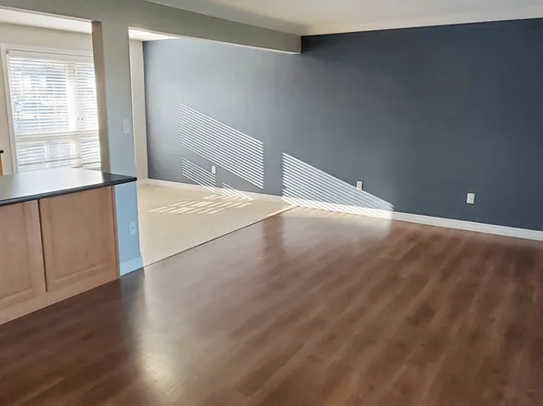 240 Lakeshore Rd #1, Saint Catharines, ON L2M 1R6