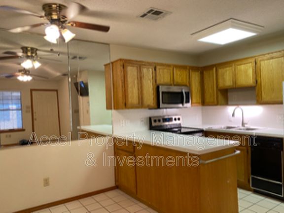 4th image of 1713 Oasis Ave #13