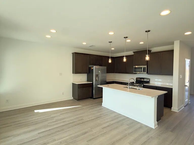 2502 Sturgis St — Photo 15